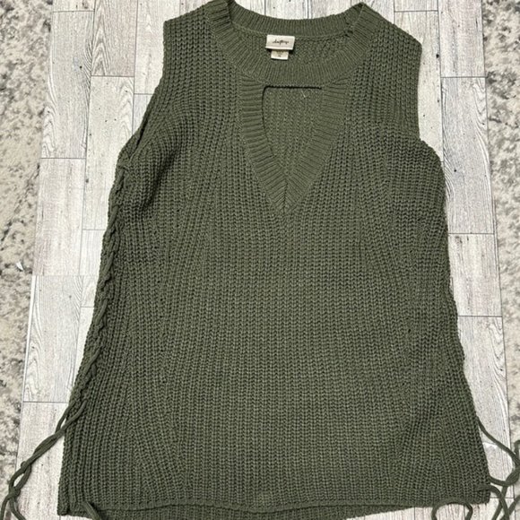 Daytrip green sweater tank front new and never worn! - Picture 2 of 9
